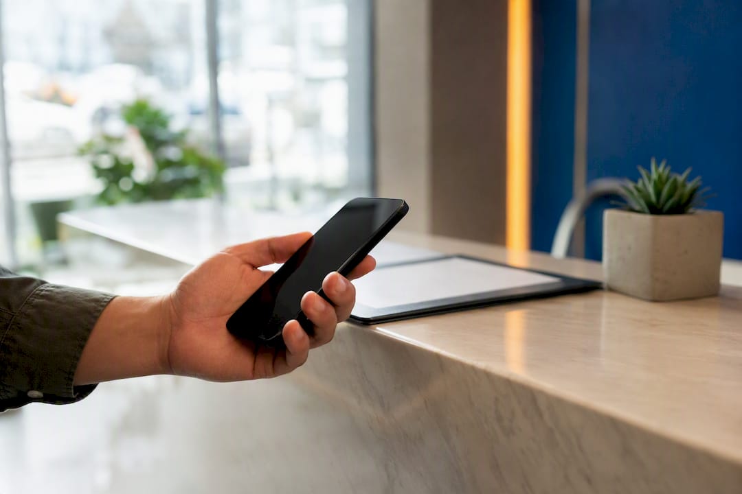 Check-in multilingue: como automatizar o registo legal de hóspedes